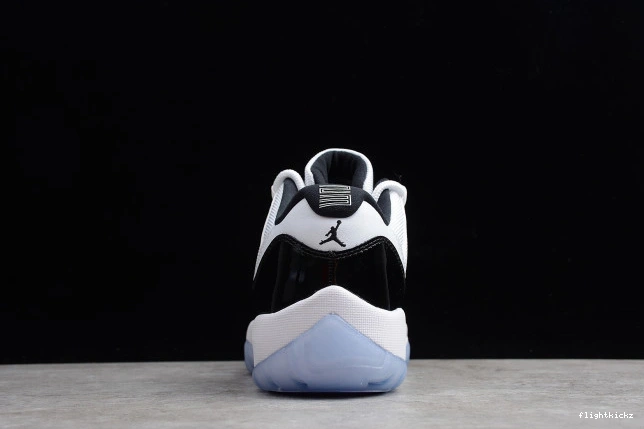 Low 11 528895-153 White  Air Retro 